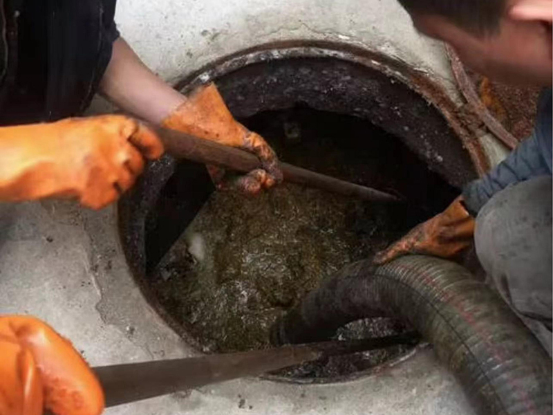 阿拉山口清理化粪池时如何避免沼气的危害？